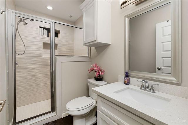 3421 Dessert Inn Drive, Edinburg, TX 78541