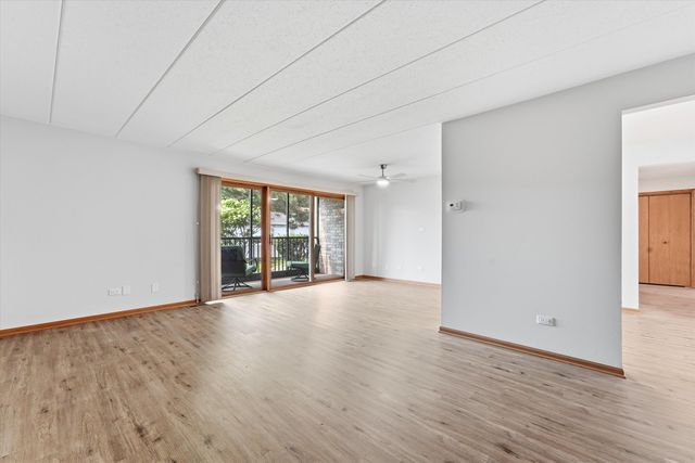 4910 134th Court 101, Crestwood, IL 60418