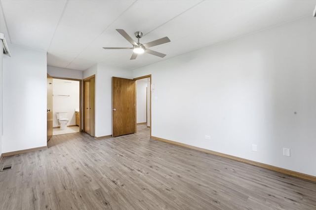 4910 134th Court 101, Crestwood, IL 60418