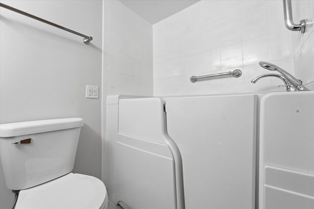 4910 134th Court 101, Crestwood, IL 60418