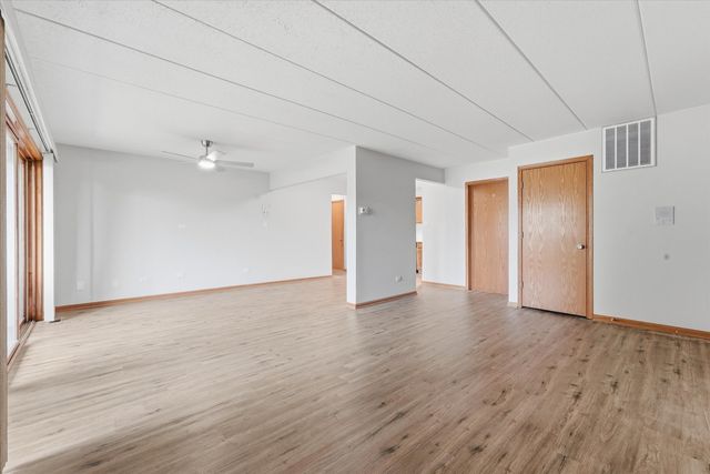 4910 134th Court 101, Crestwood, IL 60418