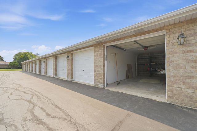 4910 134th Court 101, Crestwood, IL 60418