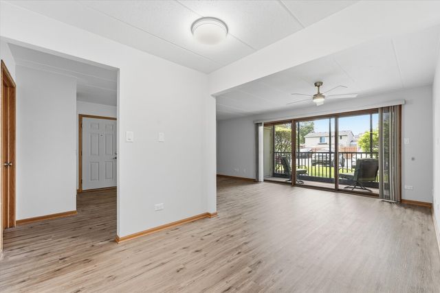 4910 134th Court 101, Crestwood, IL 60418