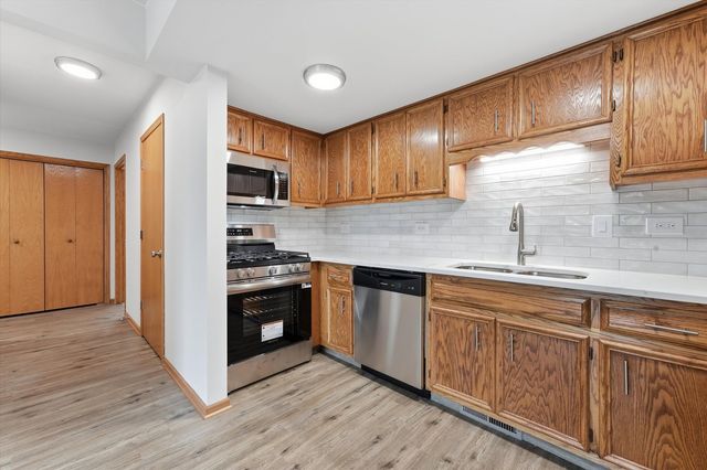 4910 134th Court 101, Crestwood, IL 60418