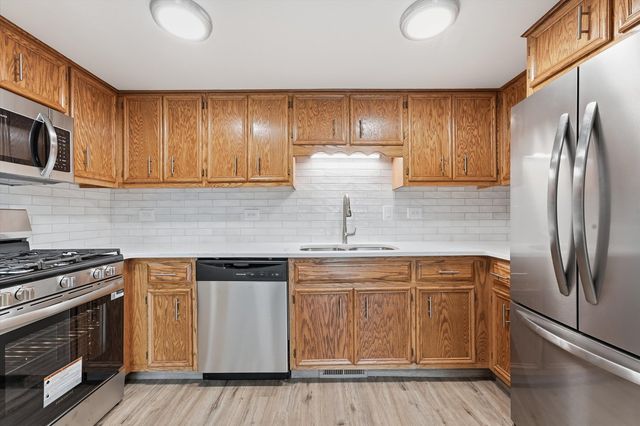 4910 134th Court 101, Crestwood, IL 60418