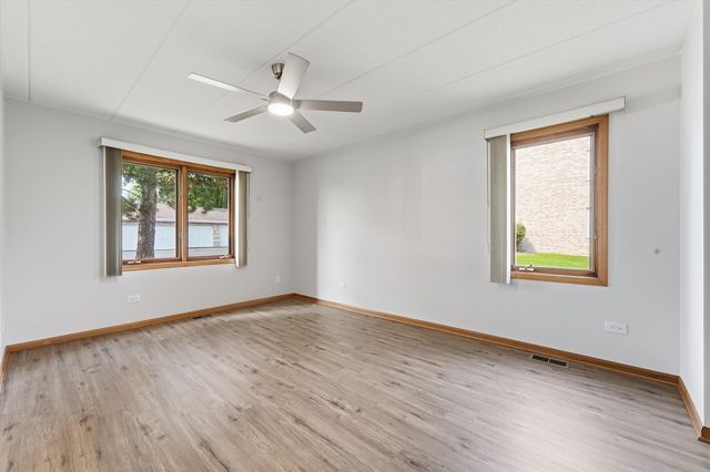 4910 134th Court 101, Crestwood, IL 60418