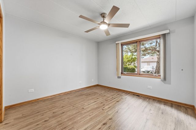 4910 134th Court 101, Crestwood, IL 60418