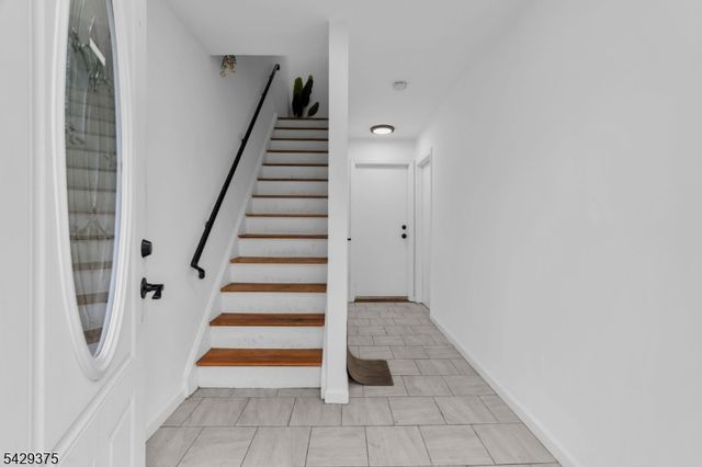 424 Bartlett St, Roselle Boro, NJ 07203