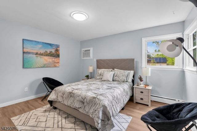 424 Bartlett St, Roselle Boro, NJ 07203