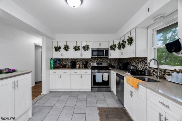 424 Bartlett St, Roselle Boro, NJ 07203