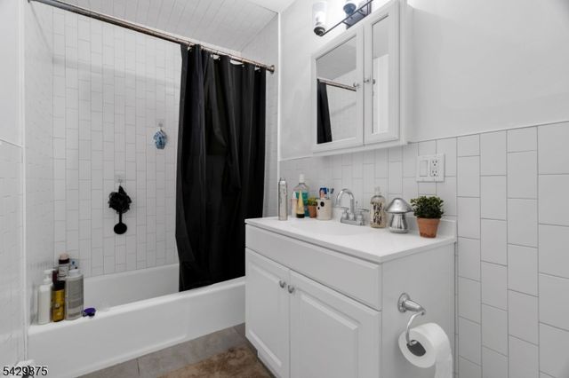 424 Bartlett St, Roselle Boro, NJ 07203