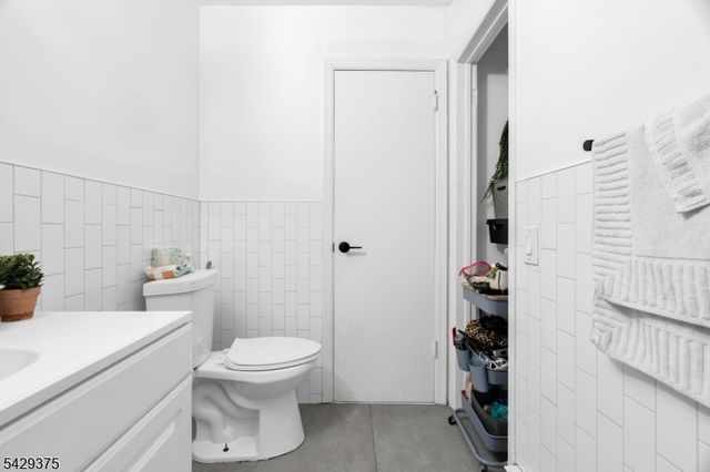 424 Bartlett St, Roselle Boro, NJ 07203