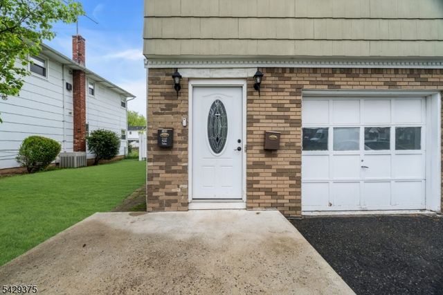 424 Bartlett St, Roselle Boro, NJ 07203