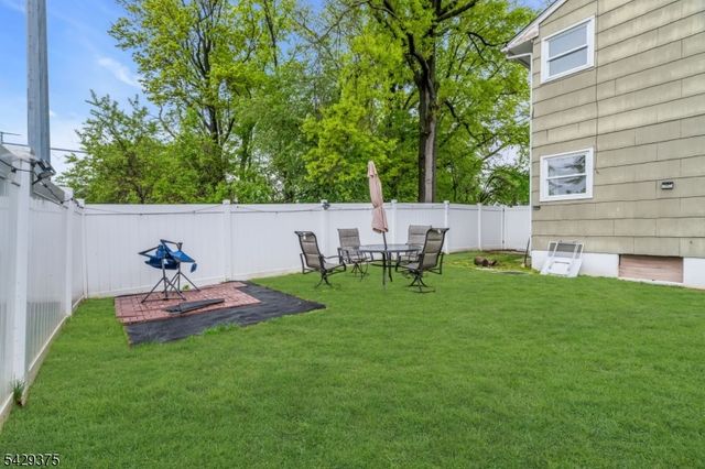 424 Bartlett St, Roselle Boro, NJ 07203