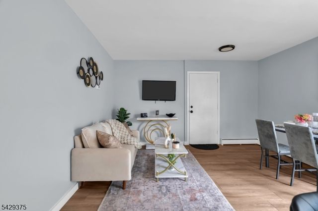 424 Bartlett St, Roselle Boro, NJ 07203