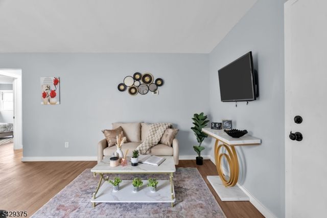 424 Bartlett St, Roselle Boro, NJ 07203