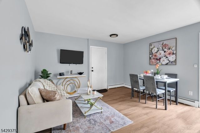 424 Bartlett St, Roselle Boro, NJ 07203