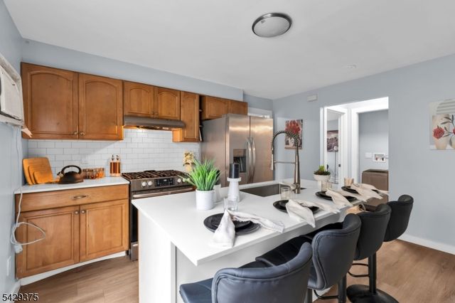 424 Bartlett St, Roselle Boro, NJ 07203