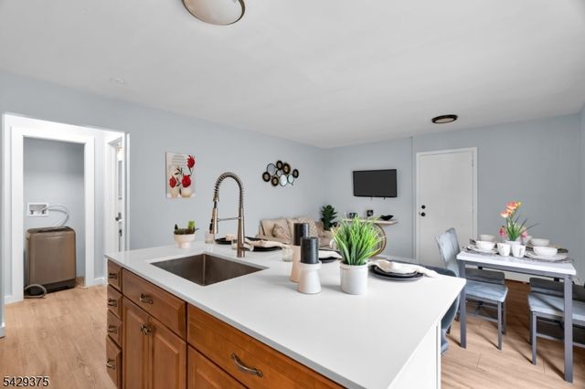 424 Bartlett St, Roselle Boro, NJ 07203