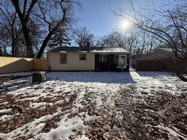 18 Lawton St, Springfield, MA 01109