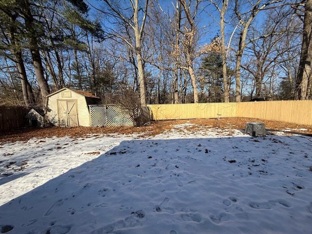 18 Lawton St, Springfield, MA 01109