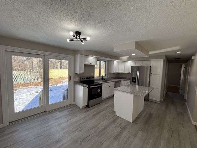 18 Lawton St, Springfield, MA 01109