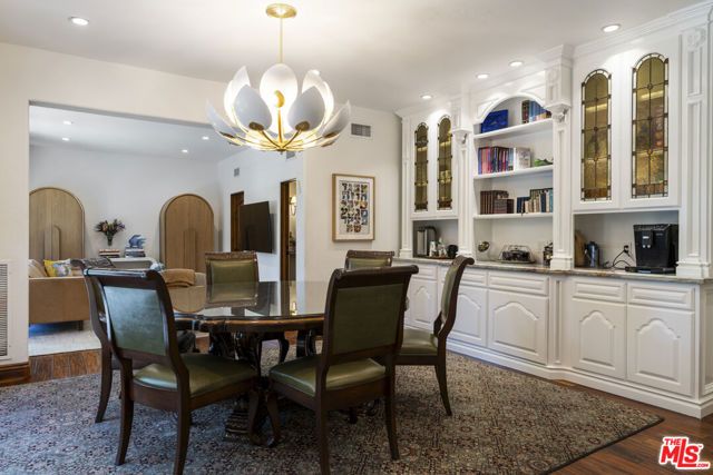 305 S June Street, Los Angeles, CA 90020