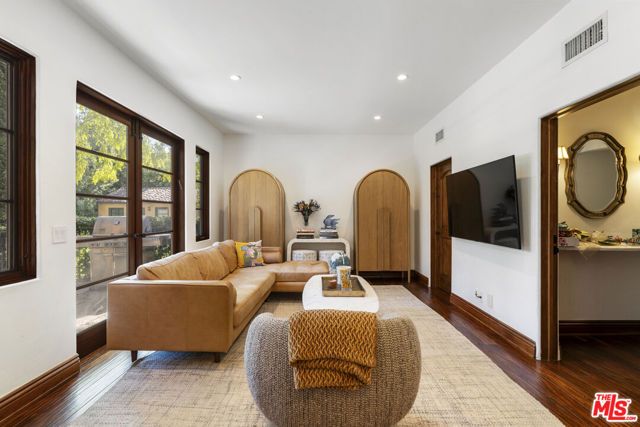 305 S June Street, Los Angeles, CA 90020
