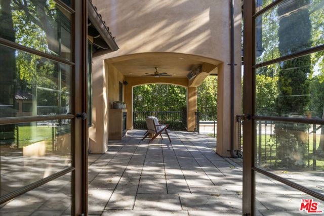 305 S June Street, Los Angeles, CA 90020
