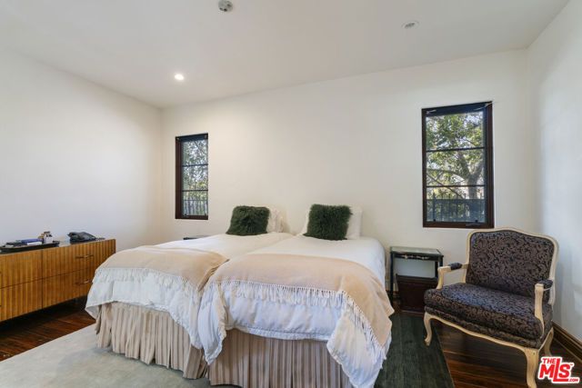 305 S June Street, Los Angeles, CA 90020