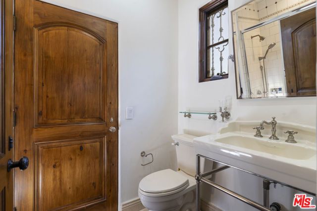 305 S June Street, Los Angeles, CA 90020