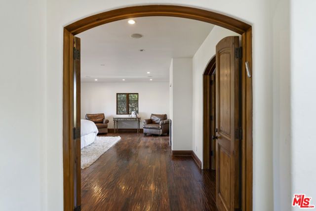 305 S June Street, Los Angeles, CA 90020