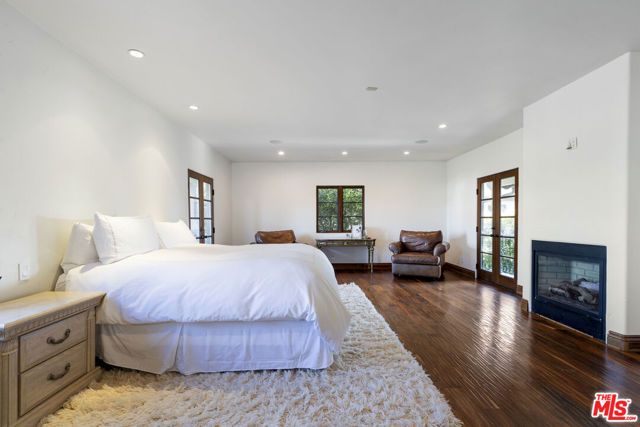 305 S June Street, Los Angeles, CA 90020