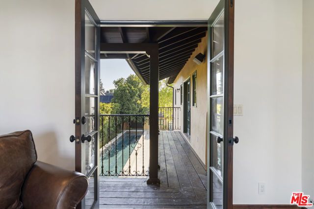 305 S June Street, Los Angeles, CA 90020