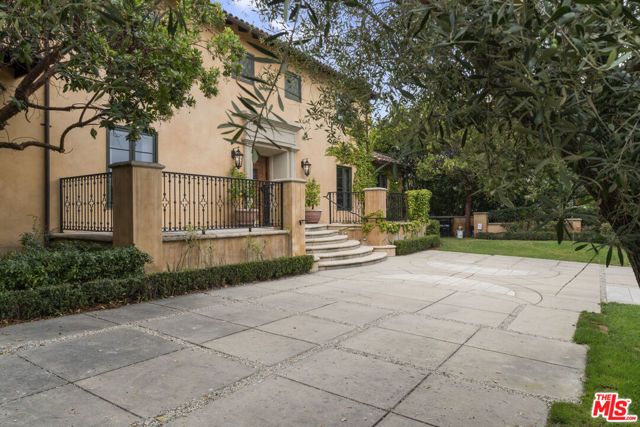 305 S June Street, Los Angeles, CA 90020