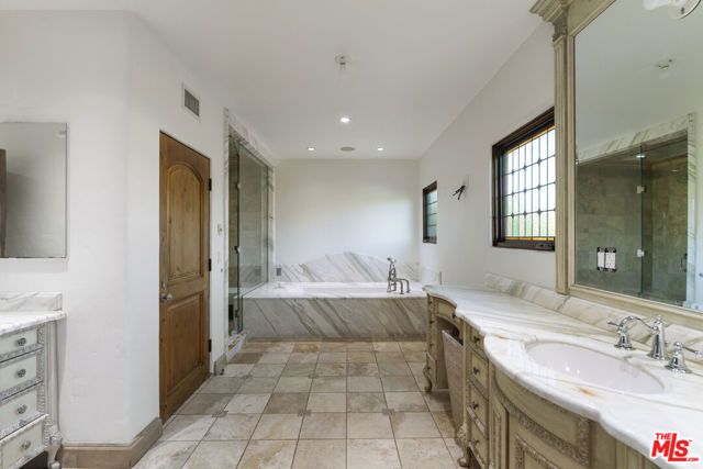 305 S June Street, Los Angeles, CA 90020