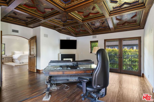 305 S June Street, Los Angeles, CA 90020