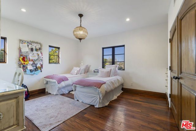 305 S June Street, Los Angeles, CA 90020