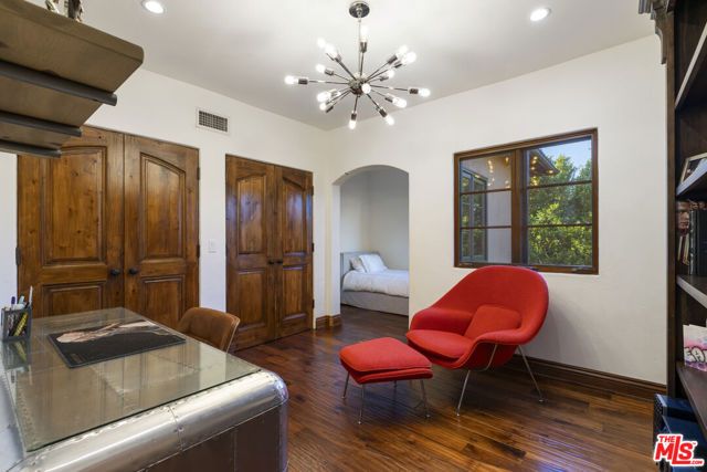 305 S June Street, Los Angeles, CA 90020