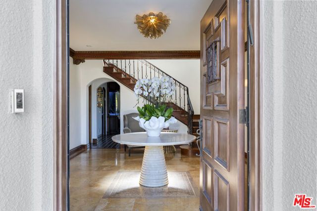 305 S June Street, Los Angeles, CA 90020