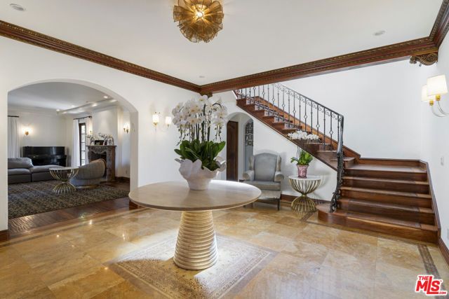 305 S June Street, Los Angeles, CA 90020