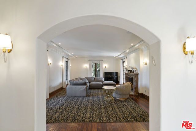 305 S June Street, Los Angeles, CA 90020