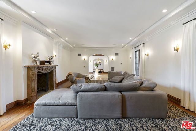 305 S June Street, Los Angeles, CA 90020