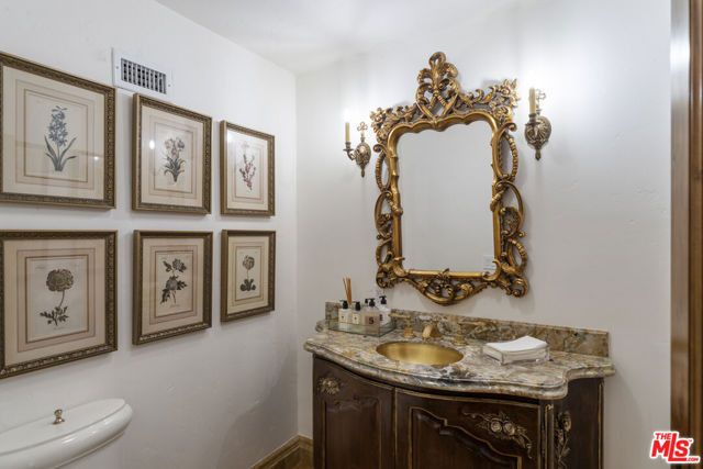 305 S June Street, Los Angeles, CA 90020