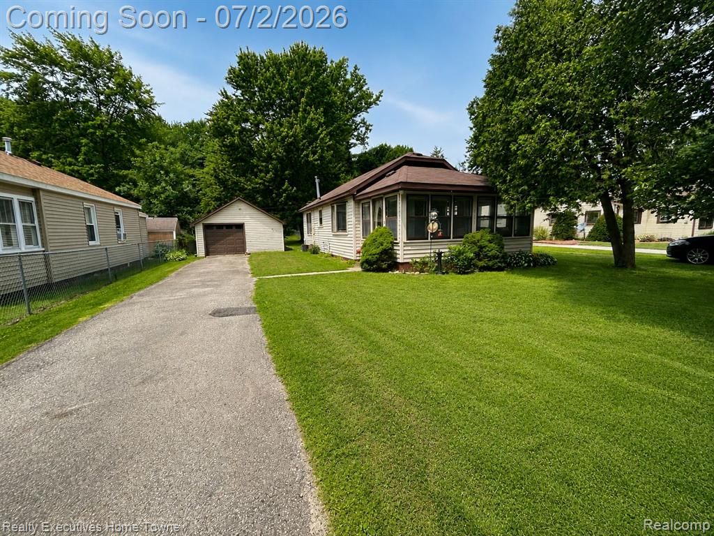 6621 Bunker Road, Burtchville, MI 48059