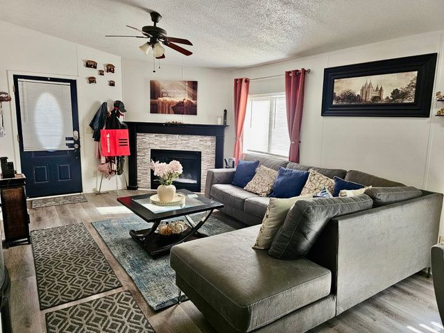 14 LAKEVIEW DR, Layton, UT 84041