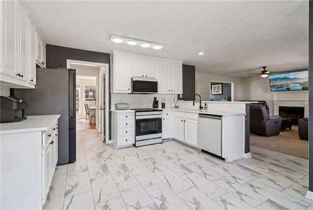 3382 Summit Glen Drive, Loganville, GA 30052