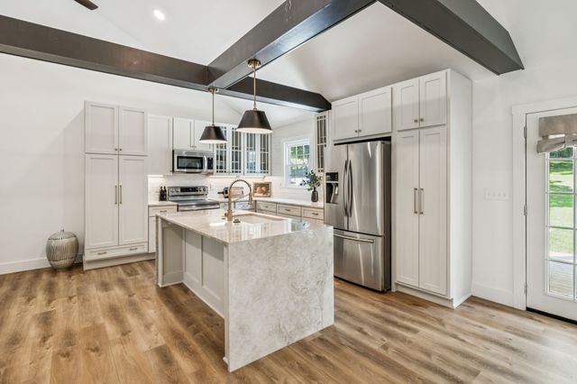 670 Northridge Rd, Columbia, TN 38401