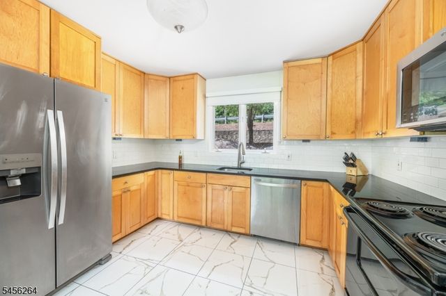 42 W Shore Dr, Vernon Twp., NJ 07462