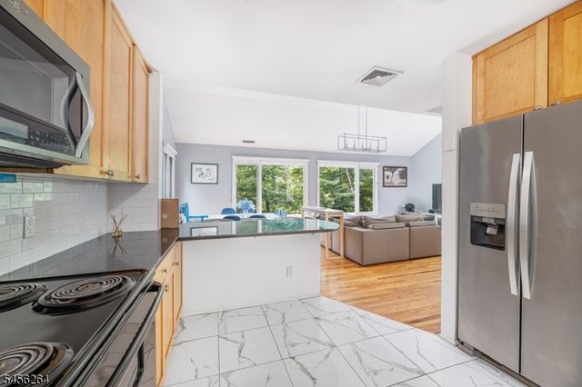42 W Shore Dr, Vernon Twp., NJ 07462